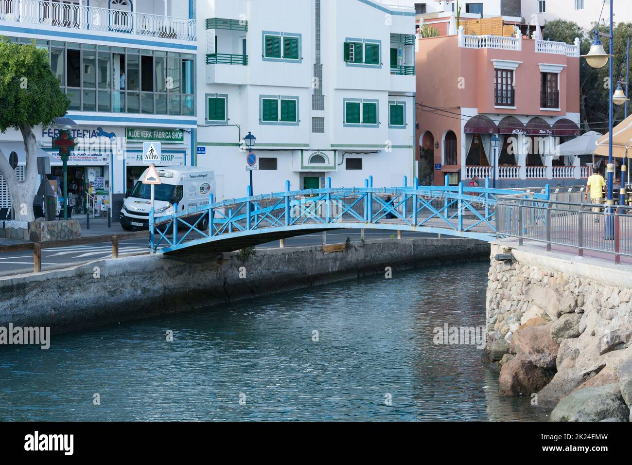 Cran Canaria, Puerto de Mogan, Spagna - 15 novembre 2019: Vista dalla piattaforma di osservazione sulla città vecchia a Marina, Puerto de Mogan, Gran Canaria, C Foto Stock