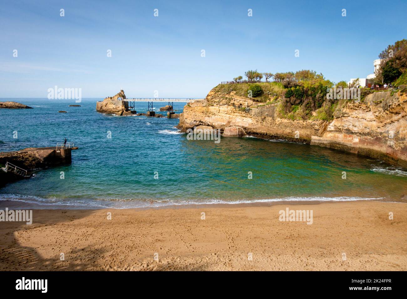Roccia della Vergine e mare. Città di Biarritz, Francia Foto Stock