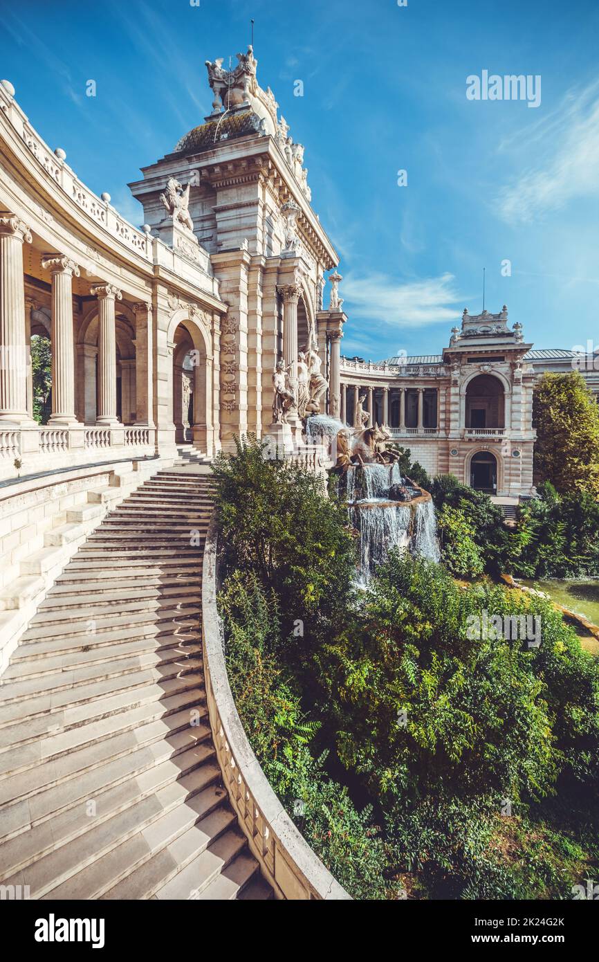 Vista esterna dello storico Palais Longchamp di Marsiglia, Francia. Uno dei monumenti più suggestivi della città. Foto Stock