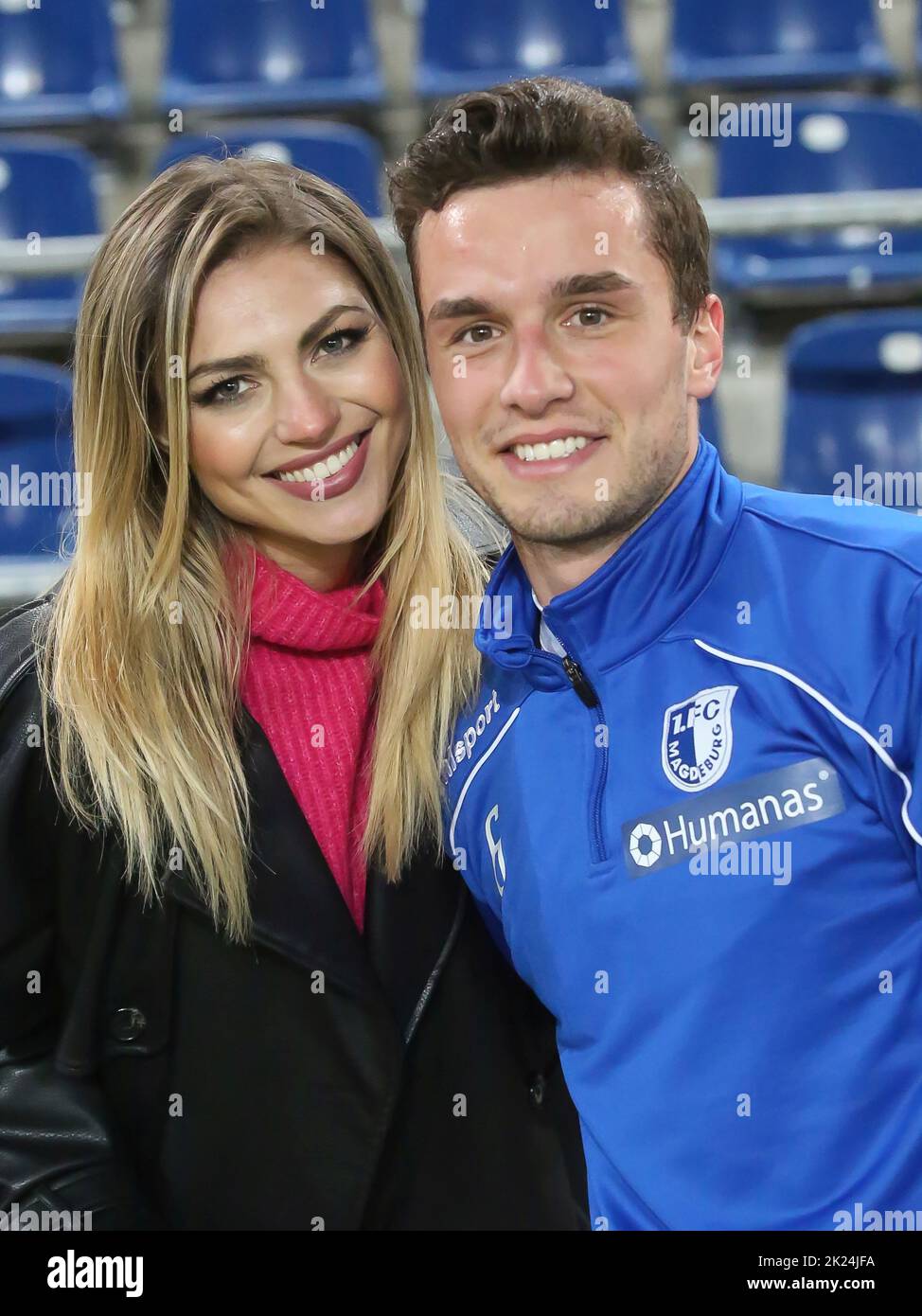 Adrian Malachowski 1.FC Magdeburg mit Freundin Tatjana Genrich DFB 3.Liga Saison 2021-22 22.Spieltag 1.FC Magdeburg - TSV Havelse Foto Stock