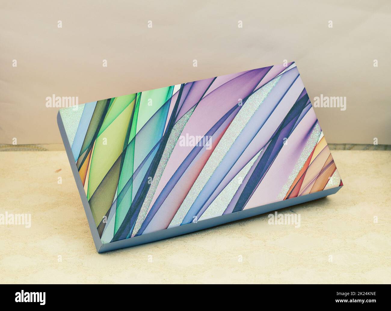 Presentare il design della scatola realizzato manualmente Foto Stock