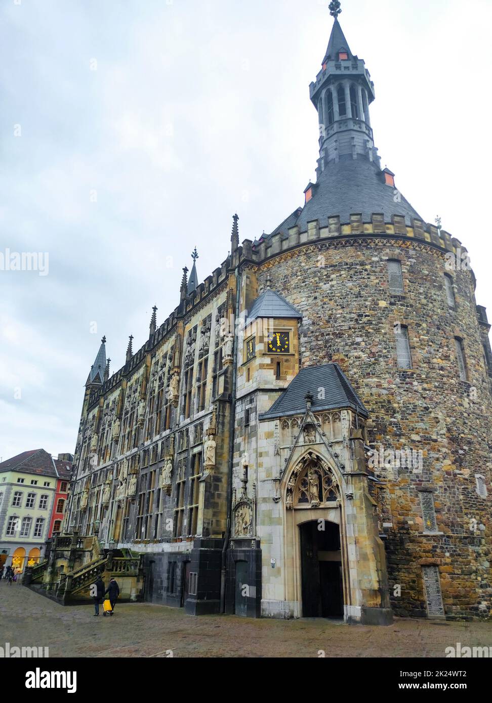 Aquisgrana, Germania - il municipio storico è un edificio importante vicino alla piazza della città. Foto Stock