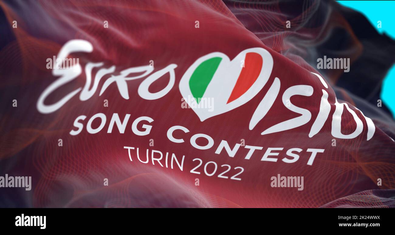 Torino, Italia, Aprile 2022: La bandiera del logo Eurovisione Song Contest 2022 sventola nel vento. L'edizione 2022 si svolgerà a Torino dal Foto Stock