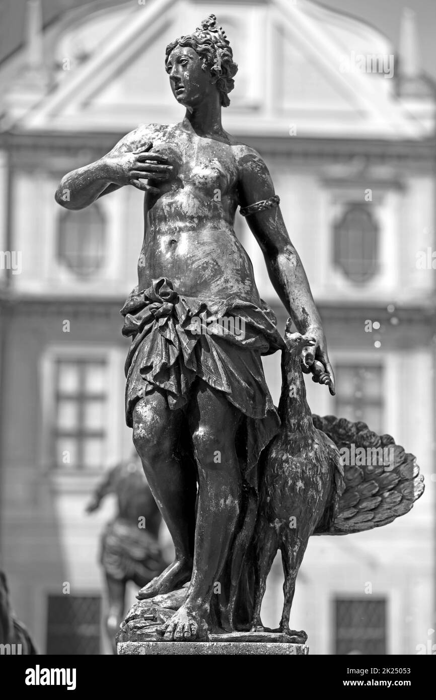 'Her' mit Pfau skulptur am Monumentalbrunnen im Brunnenhof der Münchner Residenz von 'Hans Krumpper' und 'Hubert Gerhard' im Stil der Renaissance 161 Foto Stock