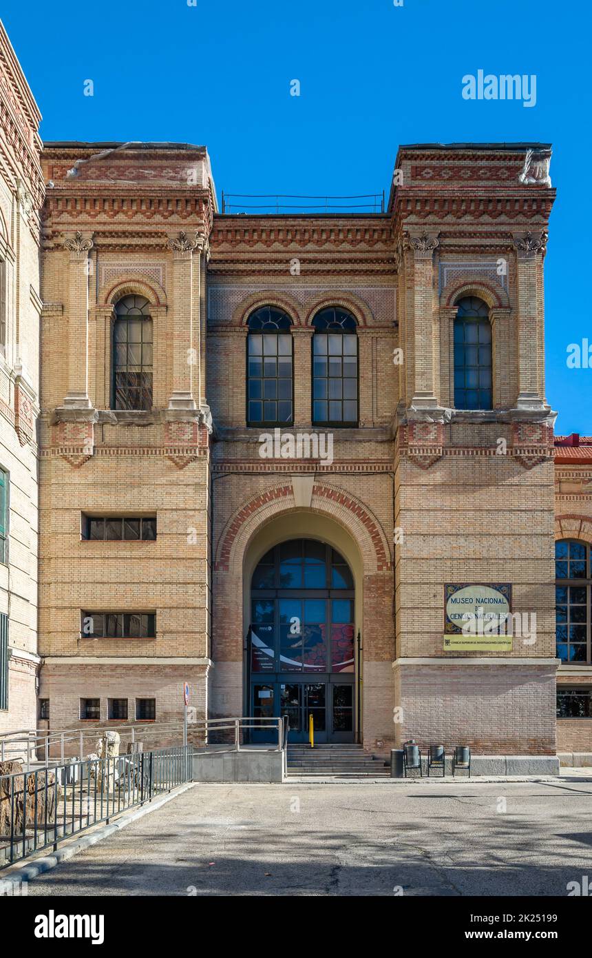 MADRID, SPAGNA - 12 GENNAIO 2022: Facciata del Museo Nazionale di Scienze naturali (in spagnolo: Museo Nacional de Ciencias Naturales), situato nel c Foto Stock