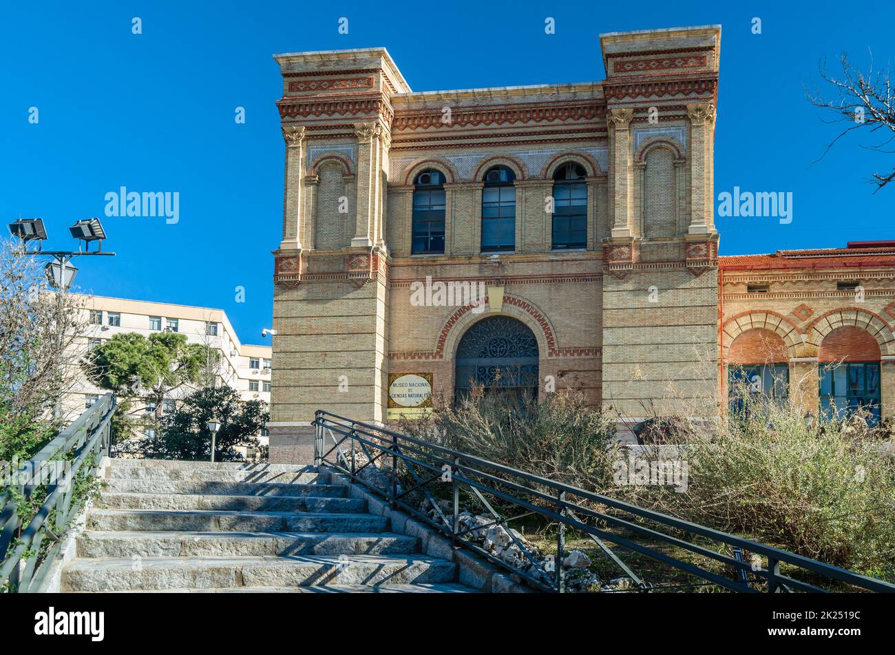 MADRID, SPAGNA - 12 GENNAIO 2022: Facciata del Museo Nazionale di Scienze naturali (in spagnolo: Museo Nacional de Ciencias Naturales), situato nel c Foto Stock