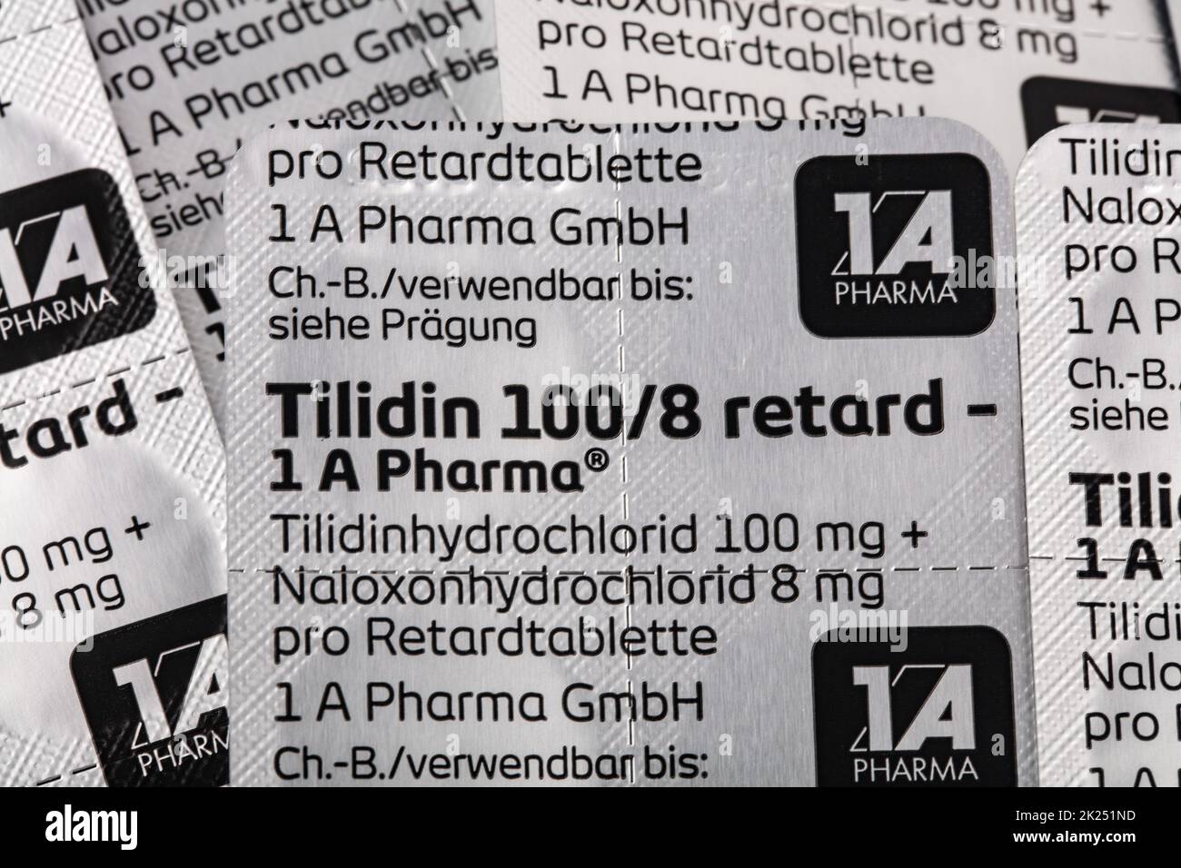 WETZLAR, GERMANIA 2022-04-21: Blister di TILIDIN ANTIDOLORIFICO. Tilidin è  un farmaco antidolorifico del gruppo di oppioidi Foto stock - Alamy