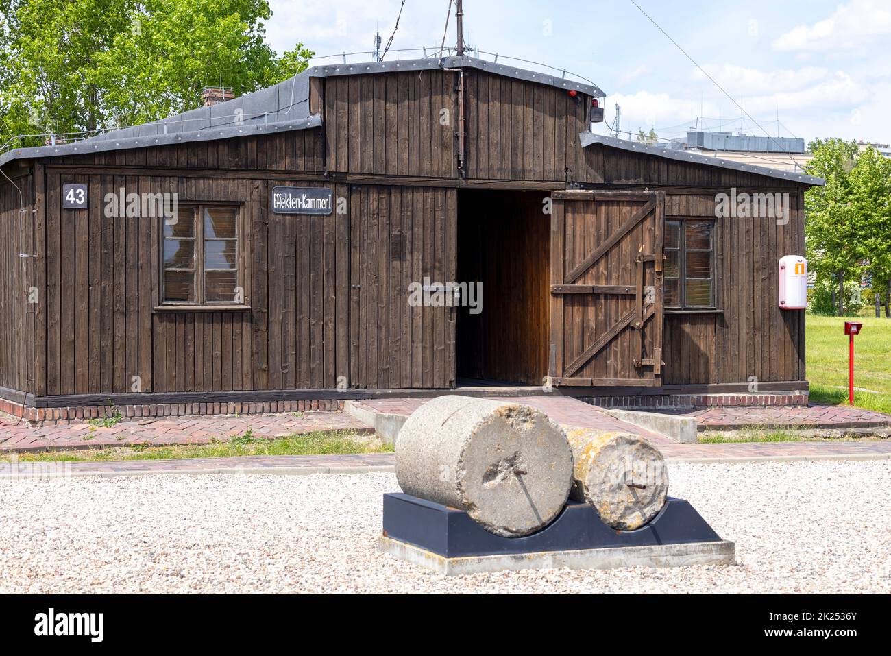Majdanek; Lublino; Polonia - 25 maggio 2022: Campo di concentramento e sterminio nazista di Majdanek (Konzentrationslager Lublino), vista della baracca di legno eh Foto Stock