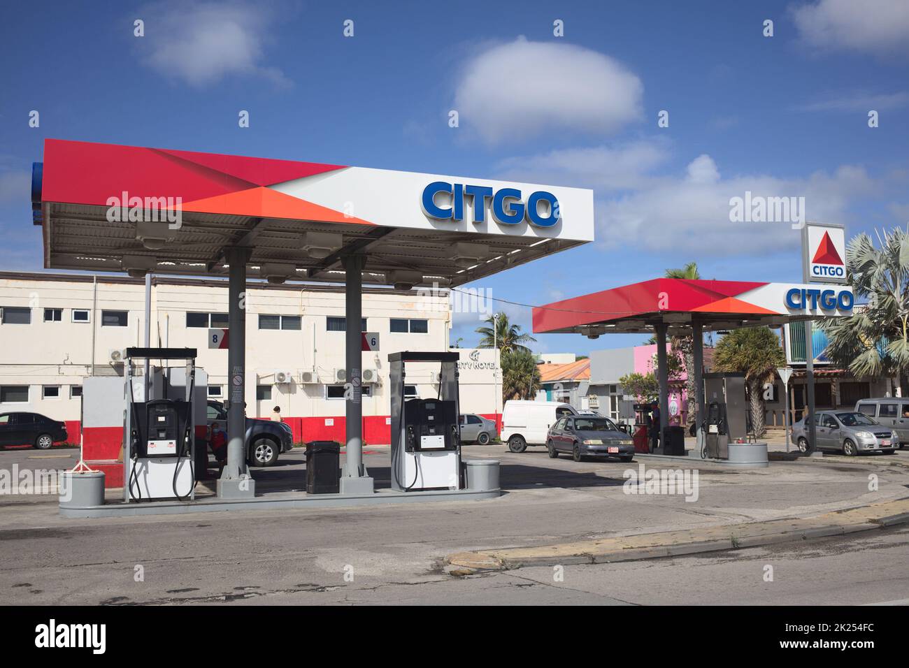 ORANJESTAD, ARUBA - 4 DICEMBRE 2021: Stazione di servizio Citgo Caya grandi all'angolo di Caya G. F. Betico Croes e Adriaan Lacle Boulevard a Oranjestad Foto Stock