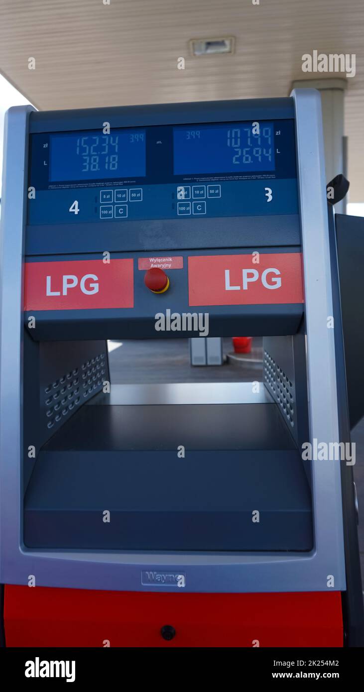 Wroclaw, Polonia - 17 aprile 2022: Primo piano della stazione GPL, pompa di gas liquefatto Foto Stock
