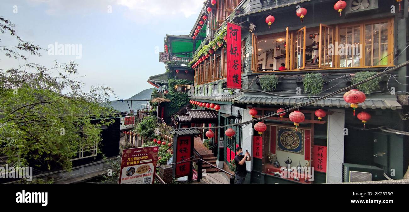 Jioufen Village, Taipei - Apr 24, 2022: Vista mozzafiato del villaggio di Jioufen, New Taipei City, Taiwan Foto Stock