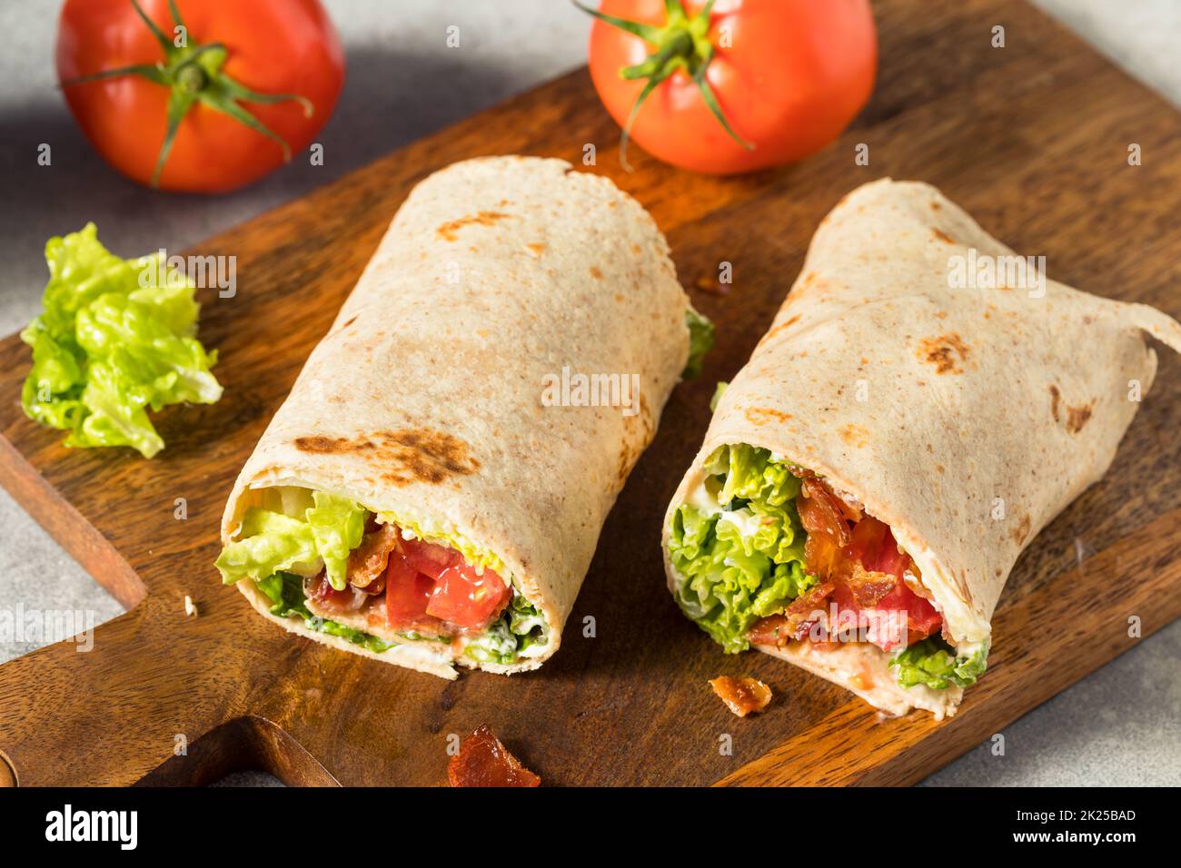 Insalata di pomodoro fatta in casa con mayo Foto Stock