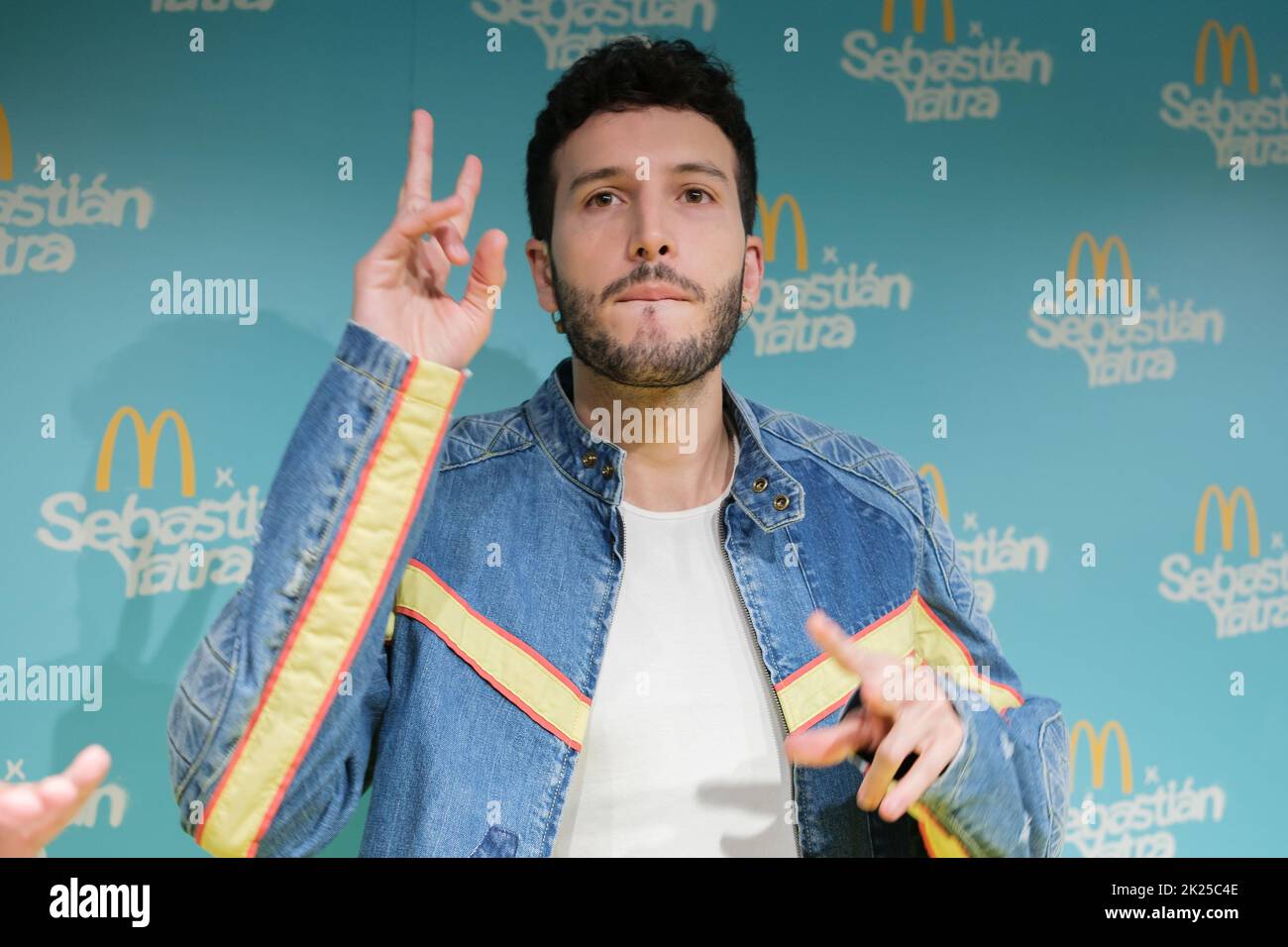 Madrid, Spagna. 22nd Set, 2022. Il cantante colombiano Sebastian Yatra partecipa alla presentazione dei nuovi prodotti McDonalds a Madrid. Credit: SOPA Images Limited/Alamy Live News Foto Stock