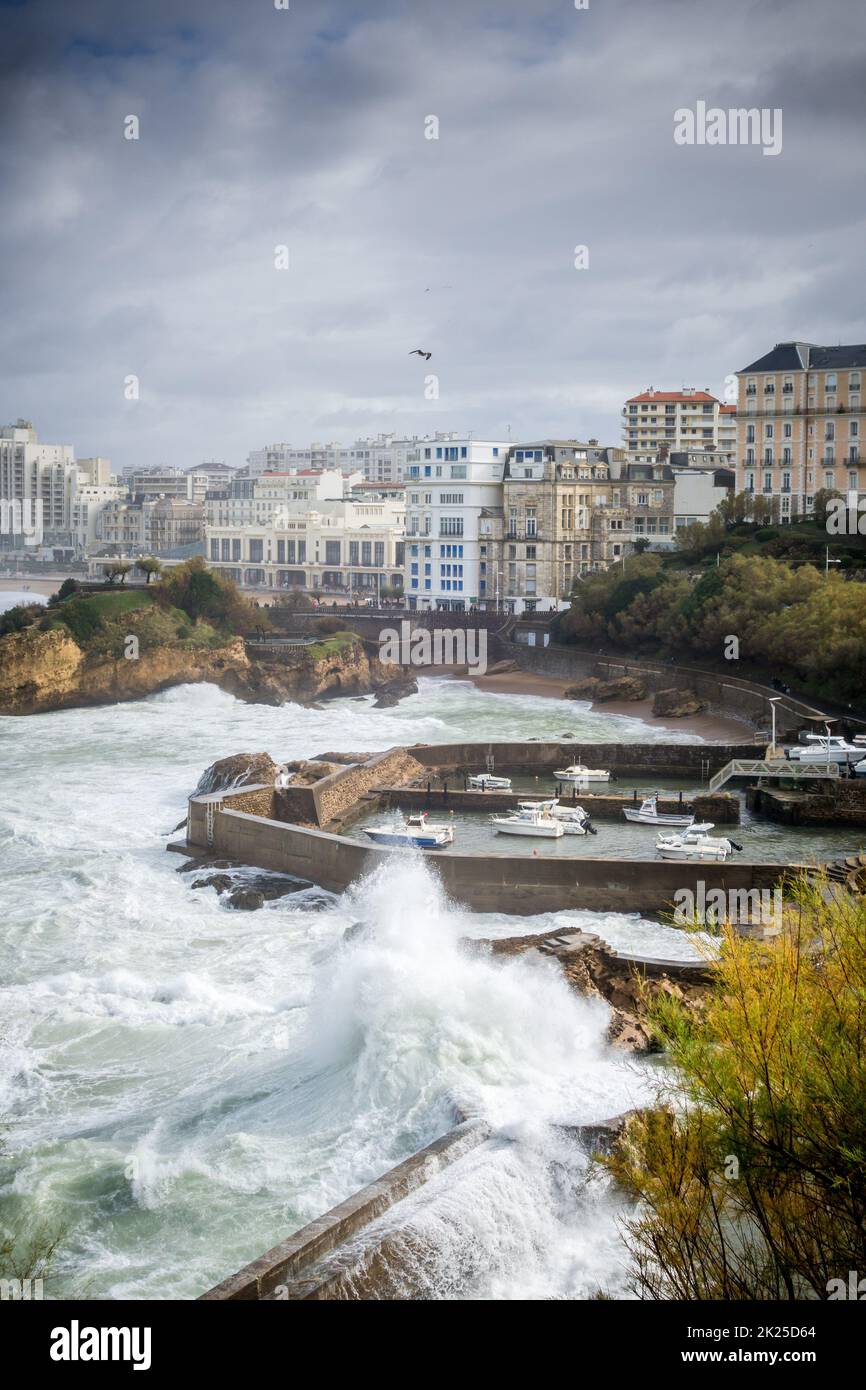 Mare e spiaggia della città di Biarritz Foto Stock