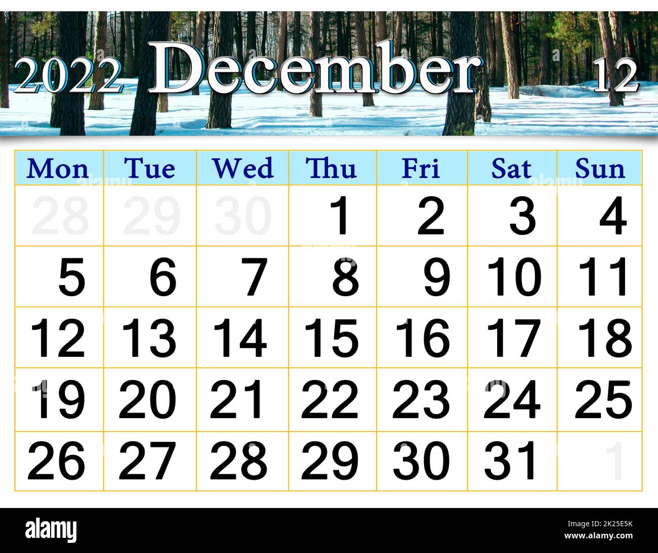 Calendario del 2022 dicembre con immagine della pineta di wintter coperta di neve. Foto Stock