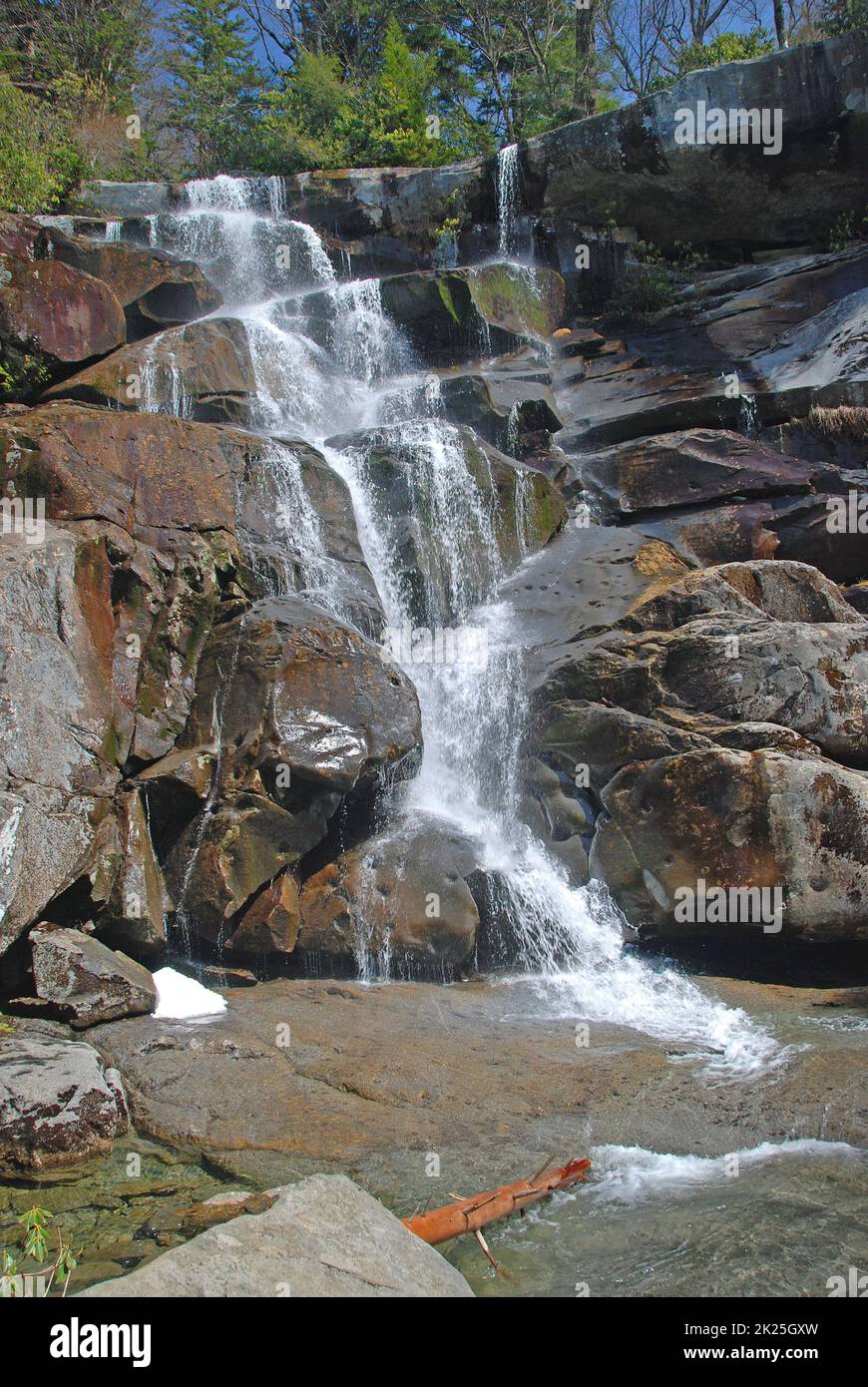 Cascate drammatiche nella natura selvaggia Foto Stock