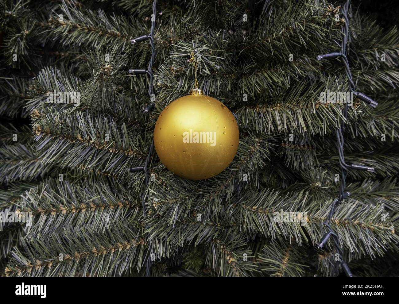 Pallina di natale su una struttura ad albero Foto Stock