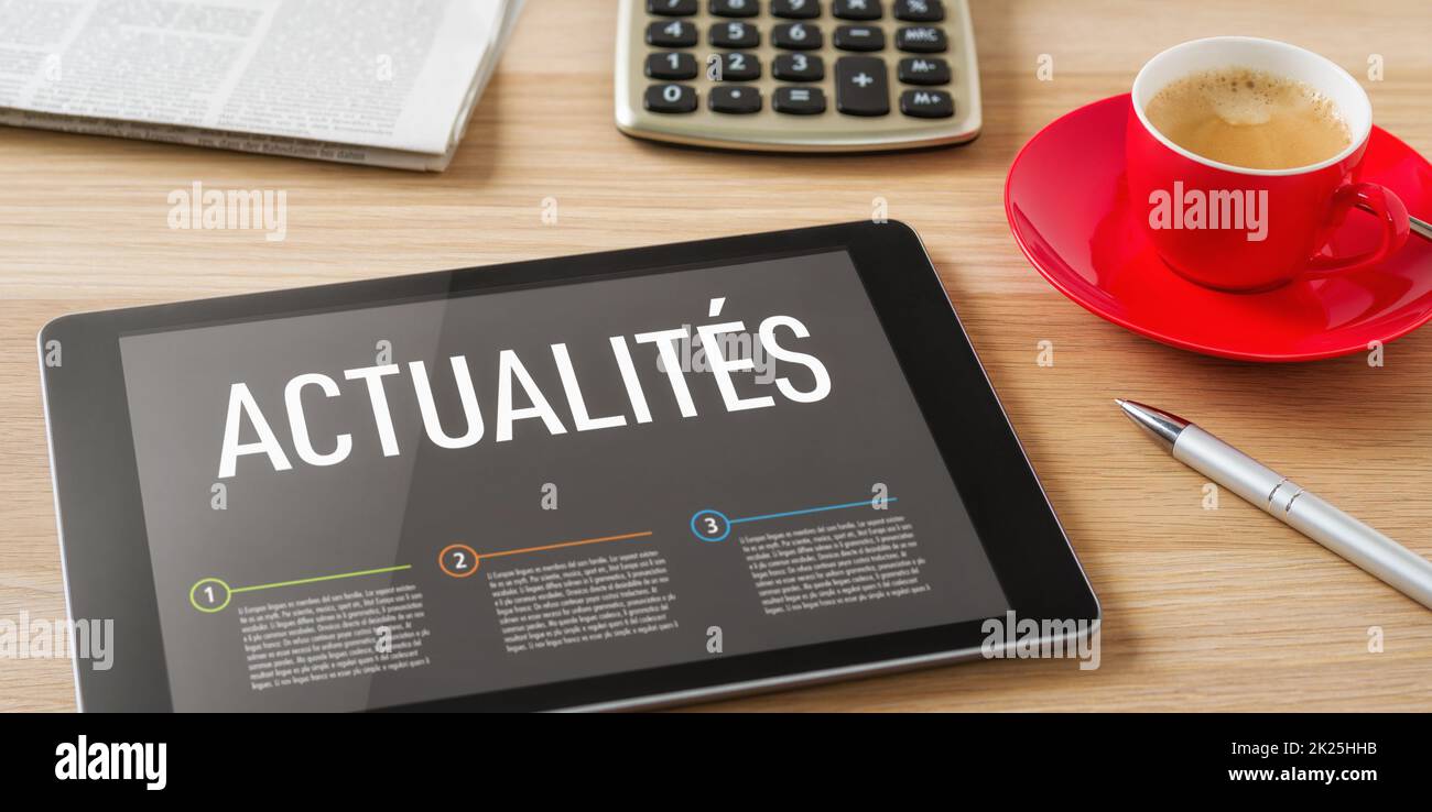 Una tavoletta con il titolo News in francese - ActualitÃ Foto Stock