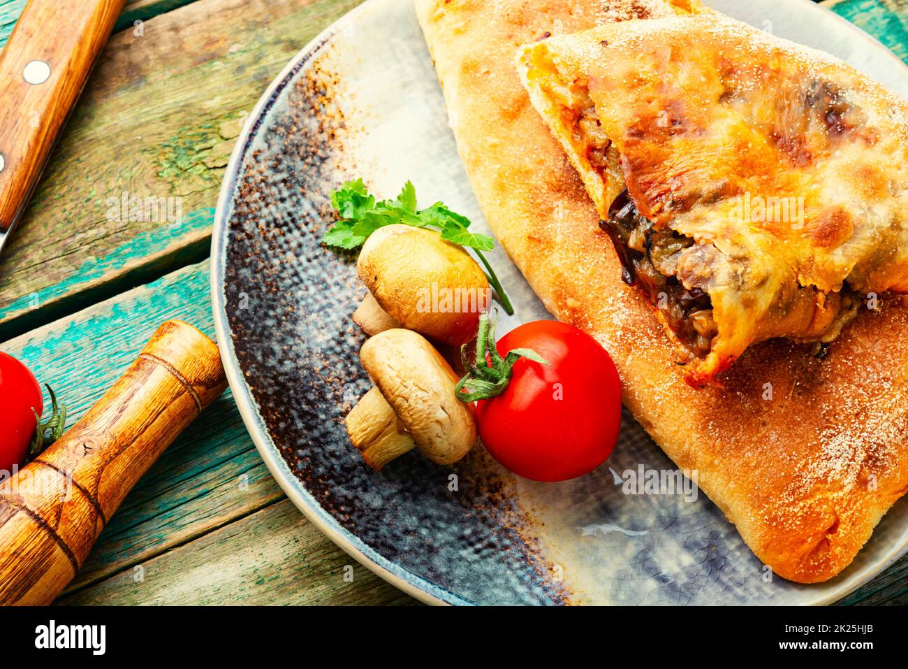 Calzone - torta italiana, pizza Foto Stock