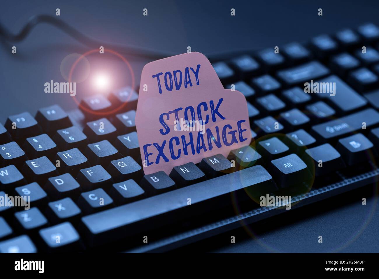 Esposizione concettuale Borsa. Foto concettuale un mercato elettronico in cui i proprietari delle aziende si riuniscono raccogliendo importanti dati online, sviluppando applicazioni di elaborazione testi Foto Stock