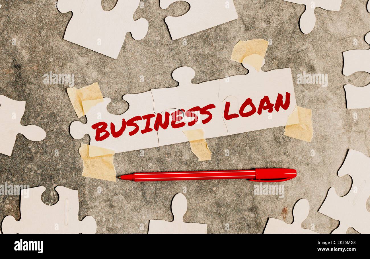 Testo di scrittura a mano prestito d'affari. Panoramica commerciale credito ipoteca Assistenza finanziaria anticipi in contanti debito costruire un puzzle bianco senza finitura modello di puzzle con mancante ultimo pezzo Foto Stock