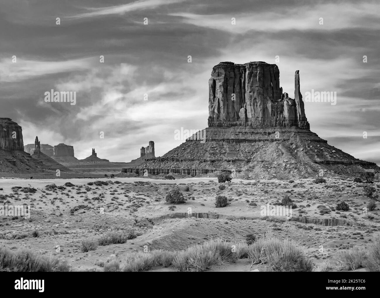 Camel Butte è un gigante di formazione di arenaria nella Monument Valley Foto Stock