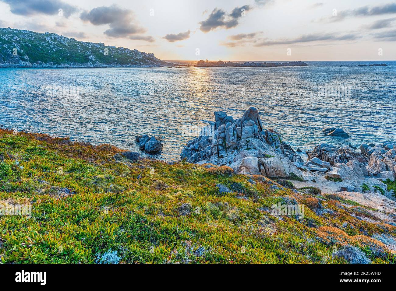 Tramonto panoramico sul mare, Santa Teresa di Gallura, Sardegna, Italia Foto Stock
