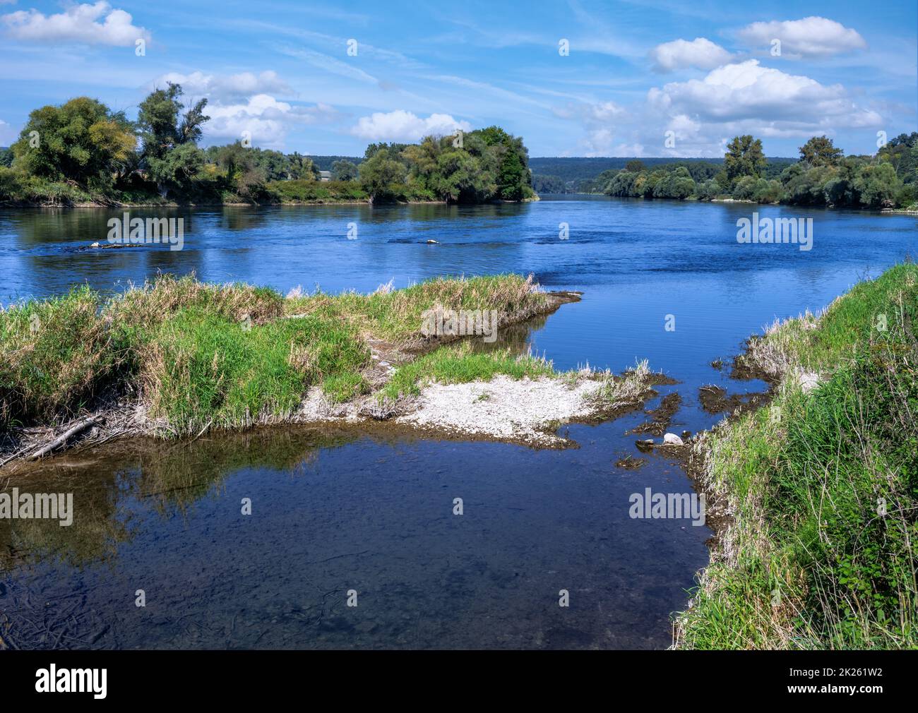 Idilliaco paesaggio naturale nella valle del Danubio vicino Kehlheim Foto Stock