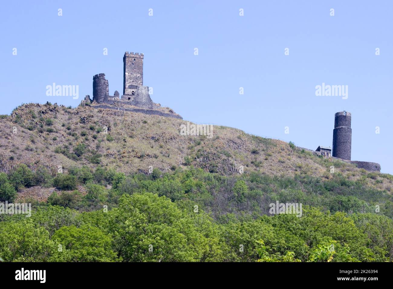 Ruine del castello di Hazmburk con due torri (6) Foto Stock