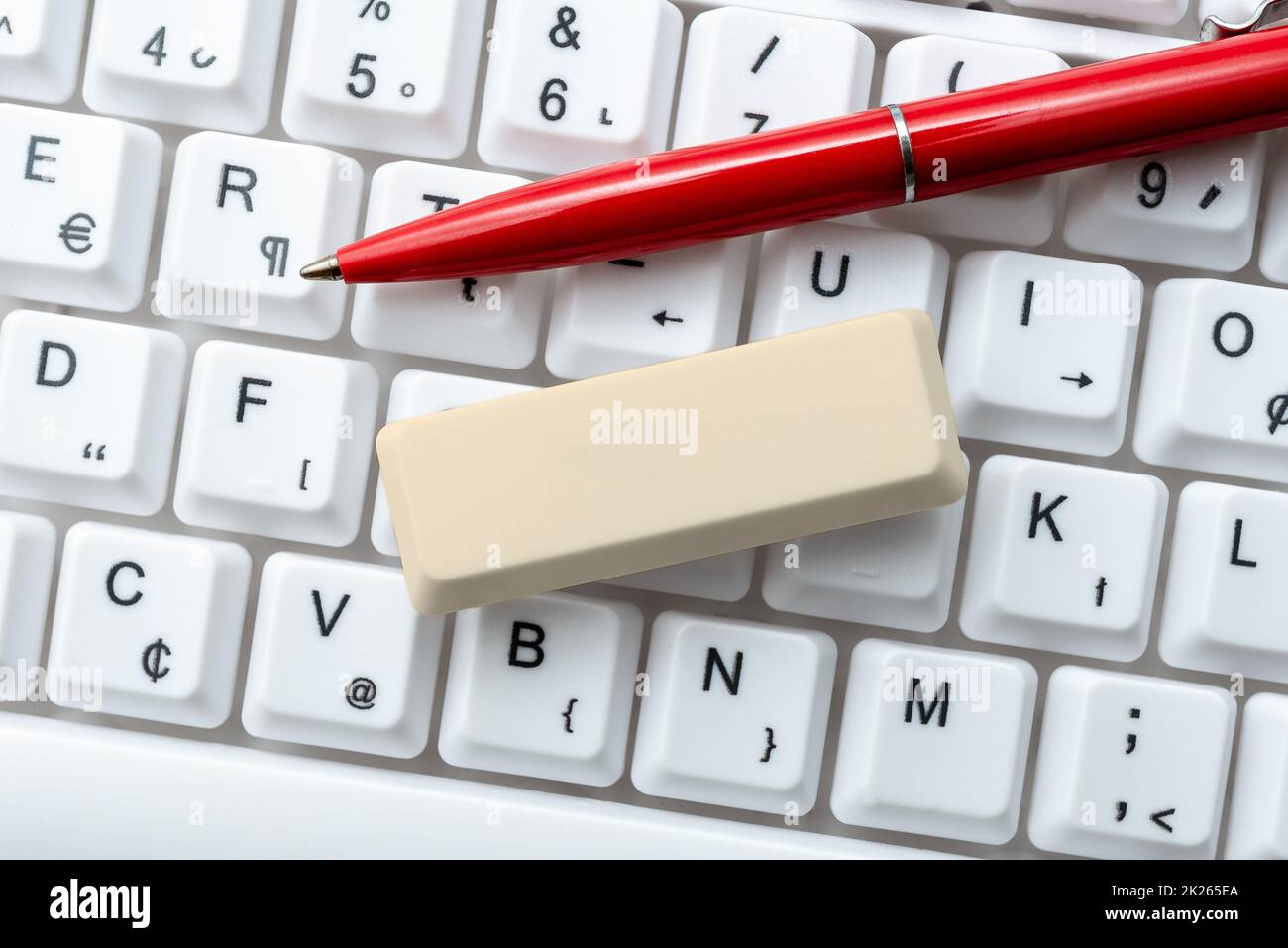 Formattazione compilazione di dati online, abstract editing di fogli di calcolo online, idee per la raccolta di informazioni, apprendimento di cose nuove, diffusione della presenza aziendale, comunicazione globale Foto Stock