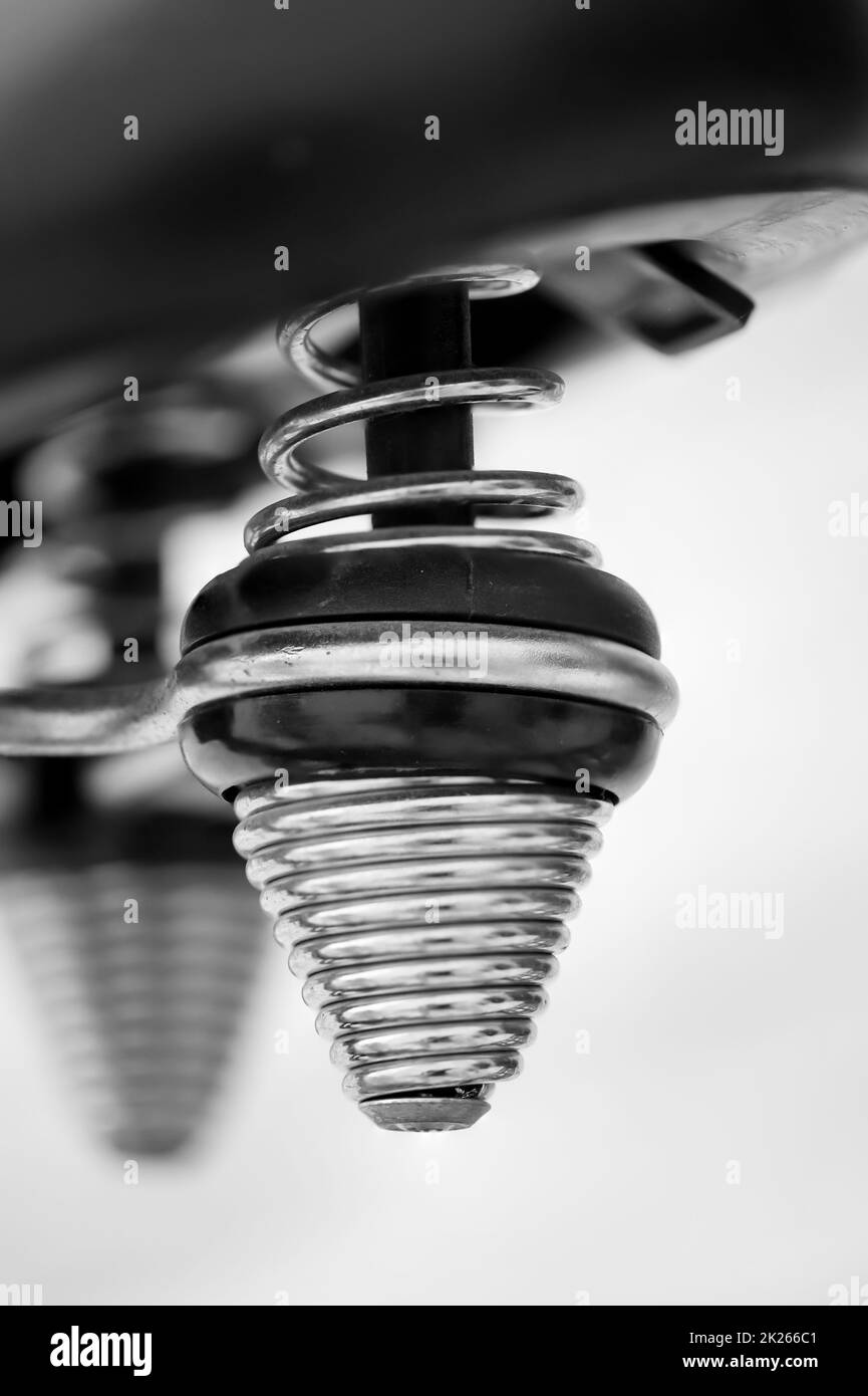 La sospensione di una sella da una bicicletta. Foto Stock