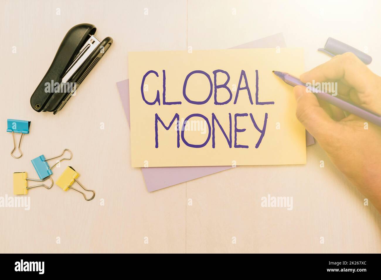 Cartello con la scritta Global Money. Panoramica del business finanza internazionale valuta mondiale transazioni globalmente flashy School Office Supplies, Teaching Learning Collections, Writing Tools Foto Stock