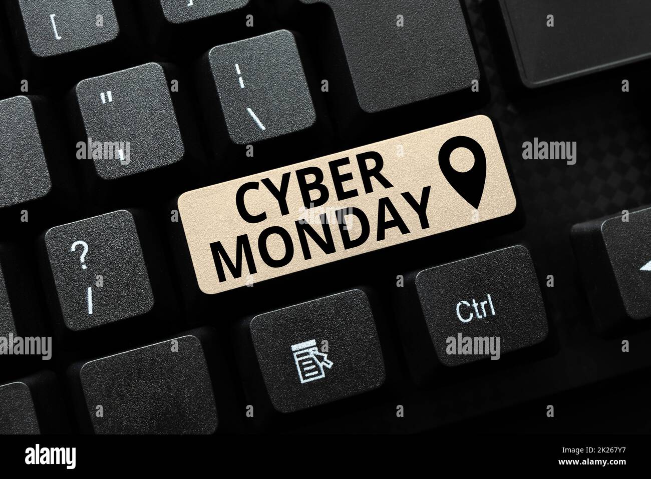 Didascalia concettuale Cyber Monday. Business idea termine di marketing per Lunedi dopo la vacanza di ringraziamento negli Stati Uniti conversione di dati analogici in media digitali, digitando Forum Suggerimenti utili Foto Stock