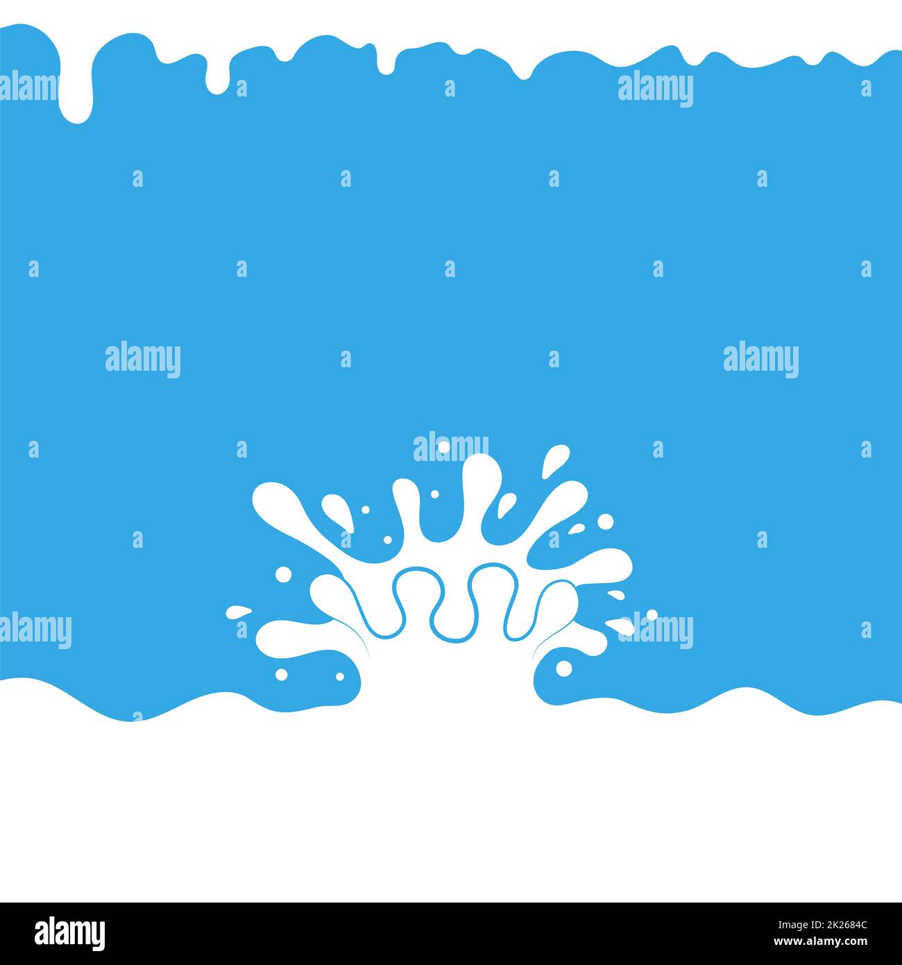 Versare il latte spruzzato su sfondo blu. Gocce di liquido cremoso bianco. Fresh Farm Milky Flow drink. Poster minimalista Foto Stock