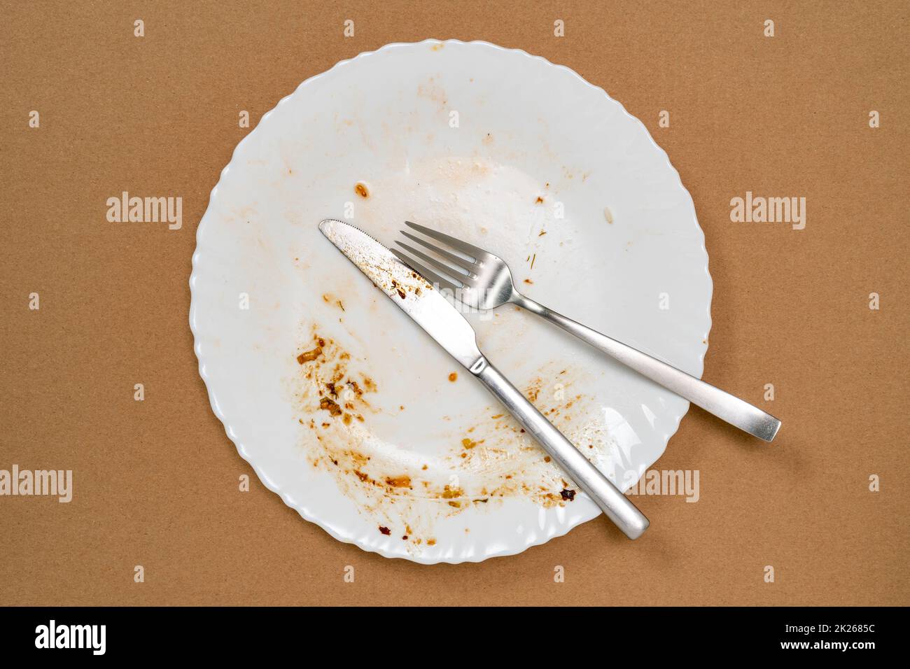 Un piatto vuoto, sporco dopo il pasto è finito Foto Stock