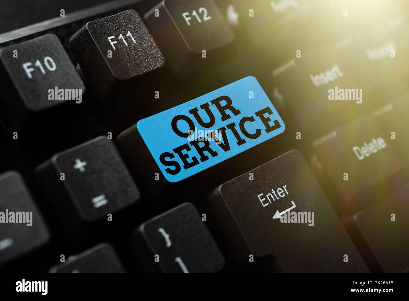 Ispirazione mostrando firmare il nostro Servizio. Parola scritta sulla fornitura di assistenza al pubblico con un insieme specifico di competenze Abstract Office digitando lavori, scrivere rapporti di lavoro importanti Foto Stock