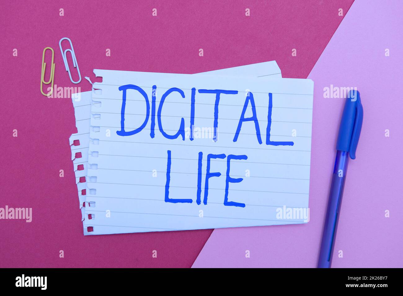 Didascalia concettuale Digital Life. Idea di business vivere in un mondo interconnesso attraverso Internet Multimedia flashy School Office Supplies, insegnare Collezioni di apprendimento, Strumenti di scrittura Foto Stock