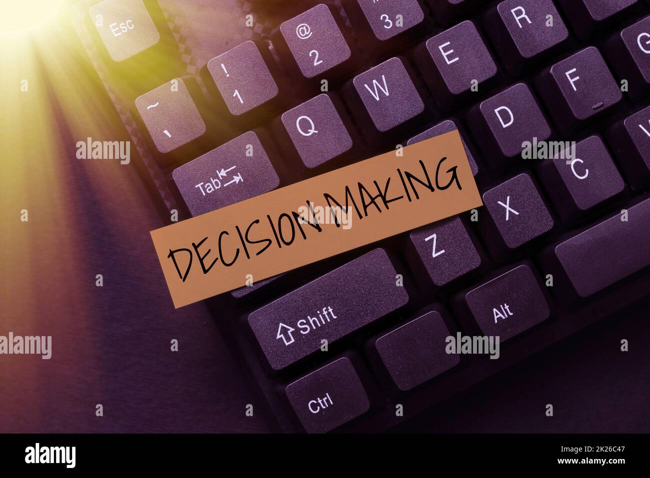 Scrittura a mano segno decisione. Parola per scegliere l'opzione migliore per parare con la situazione corrente che genera il nuovo Cookbook in linea, che scrive e che ripartiscono le ricette di cottura Foto Stock