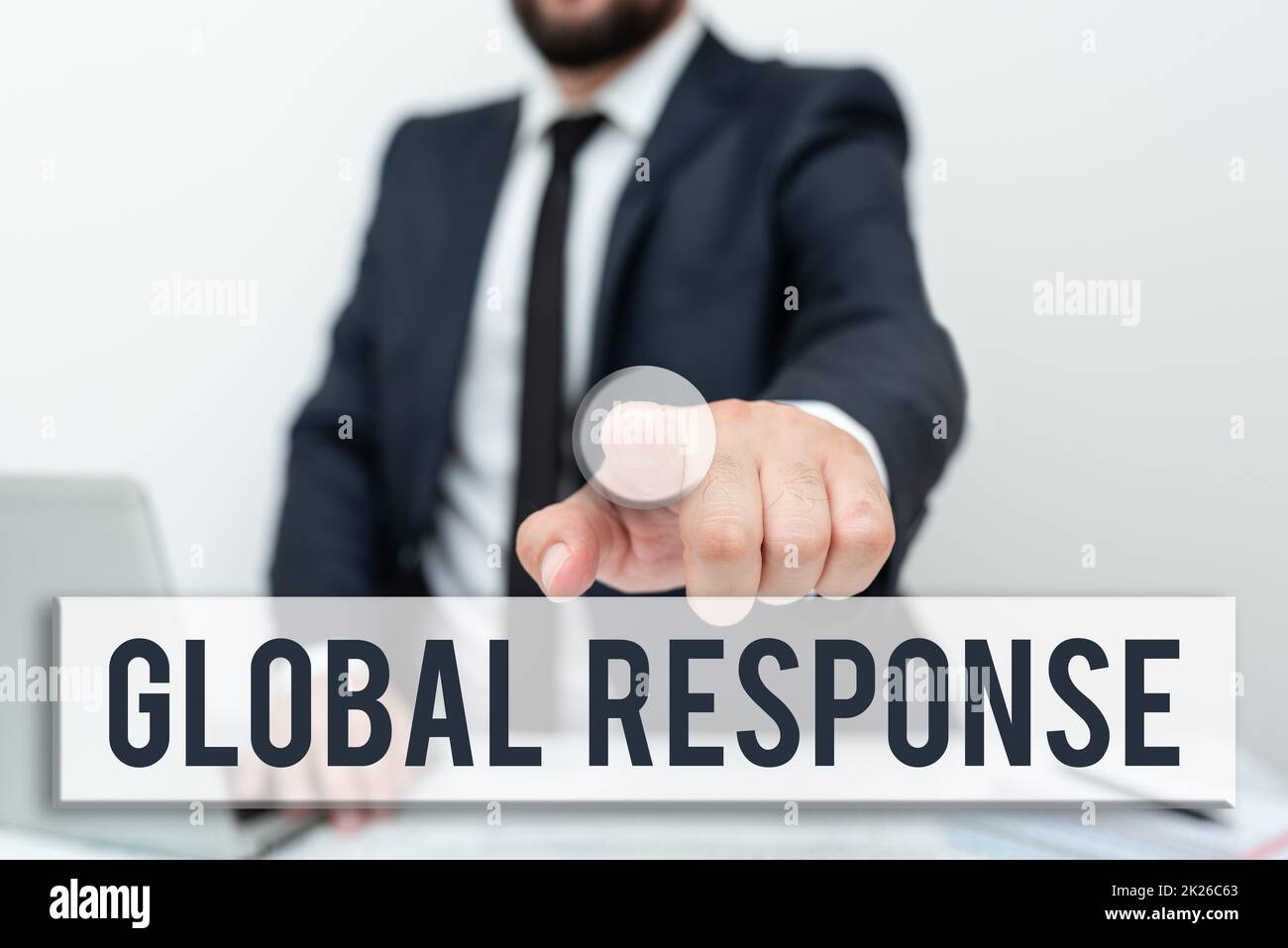 Ispirazione che mostra il segno Global Response. La vetrina aziendale indica il comportamento del materiale lontano dal punto di impatto lavoro in remoto in linea presentando la tecnologia di comunicazione Foto Stock