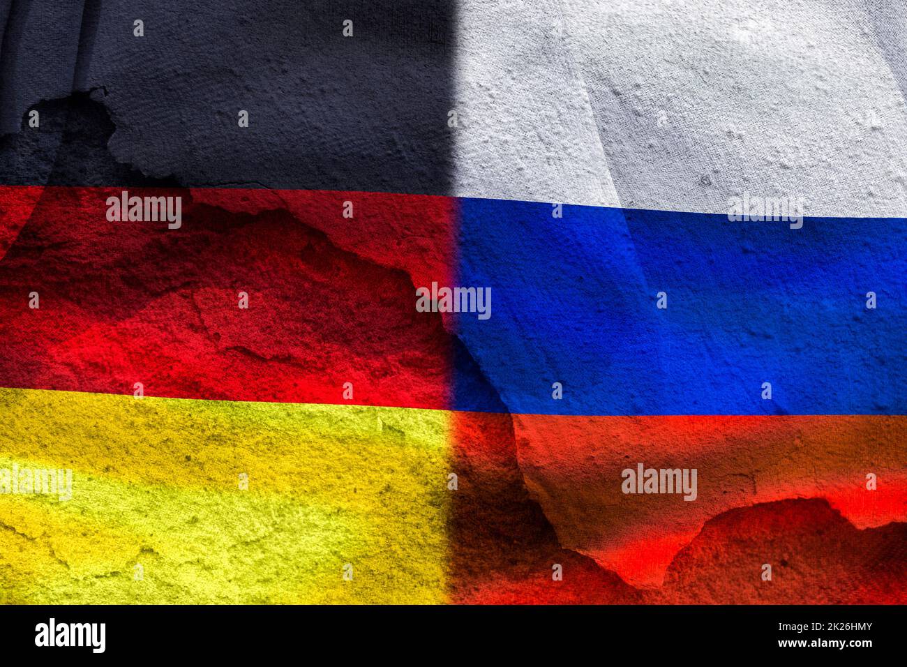 Una bandiera divisa di Russia e Germania come simbolo del conflitto attuale Foto Stock