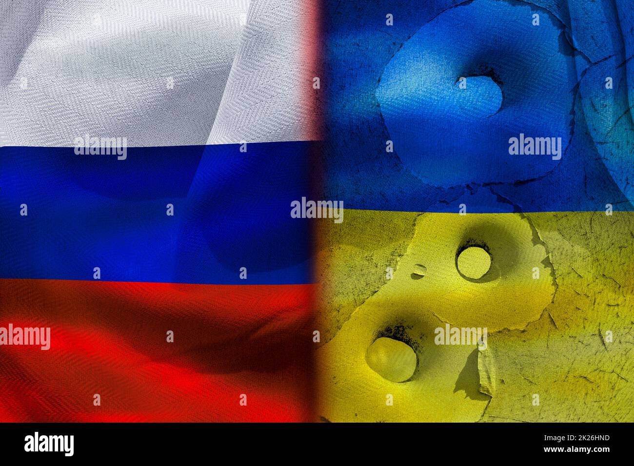 Una bandiera divisa di Russia e Ucraina come simbolo del conflitto in corso. Foto Stock