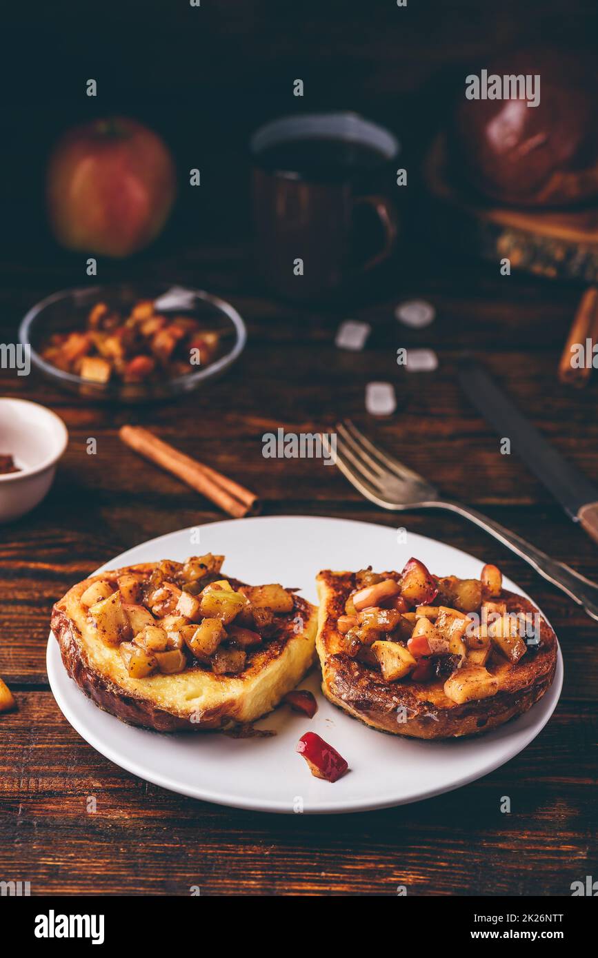 Toast Francesi con mela e cannella Foto Stock