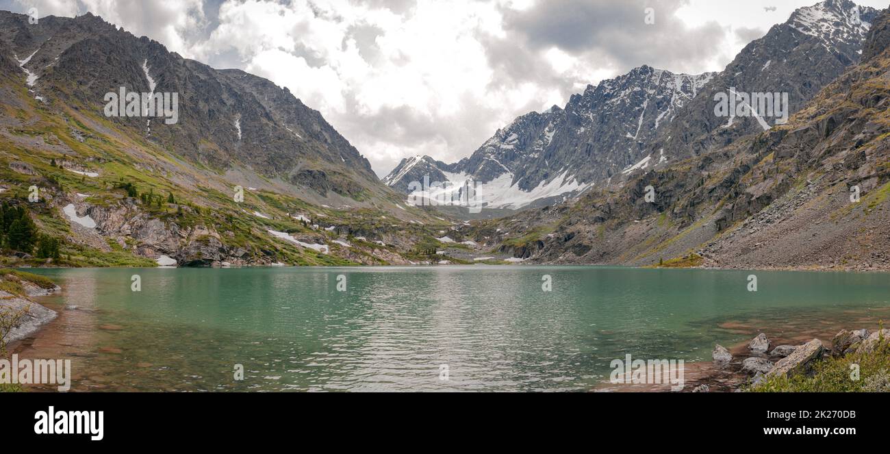 Il paesaggio del lago Kuyguk a Altay repubblica Foto Stock