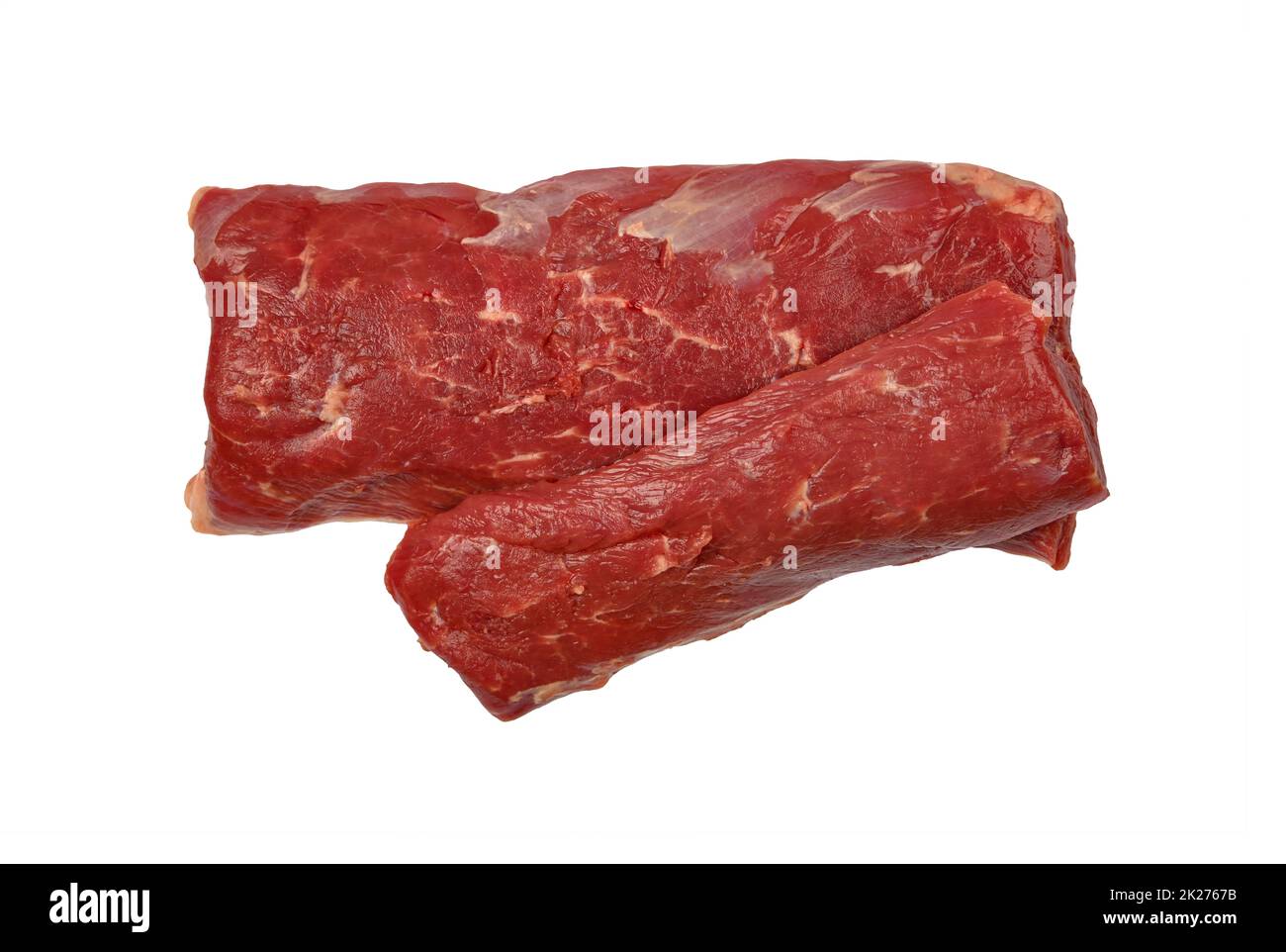 Filetto di carne di agnello crudo isolato su bianco Foto Stock