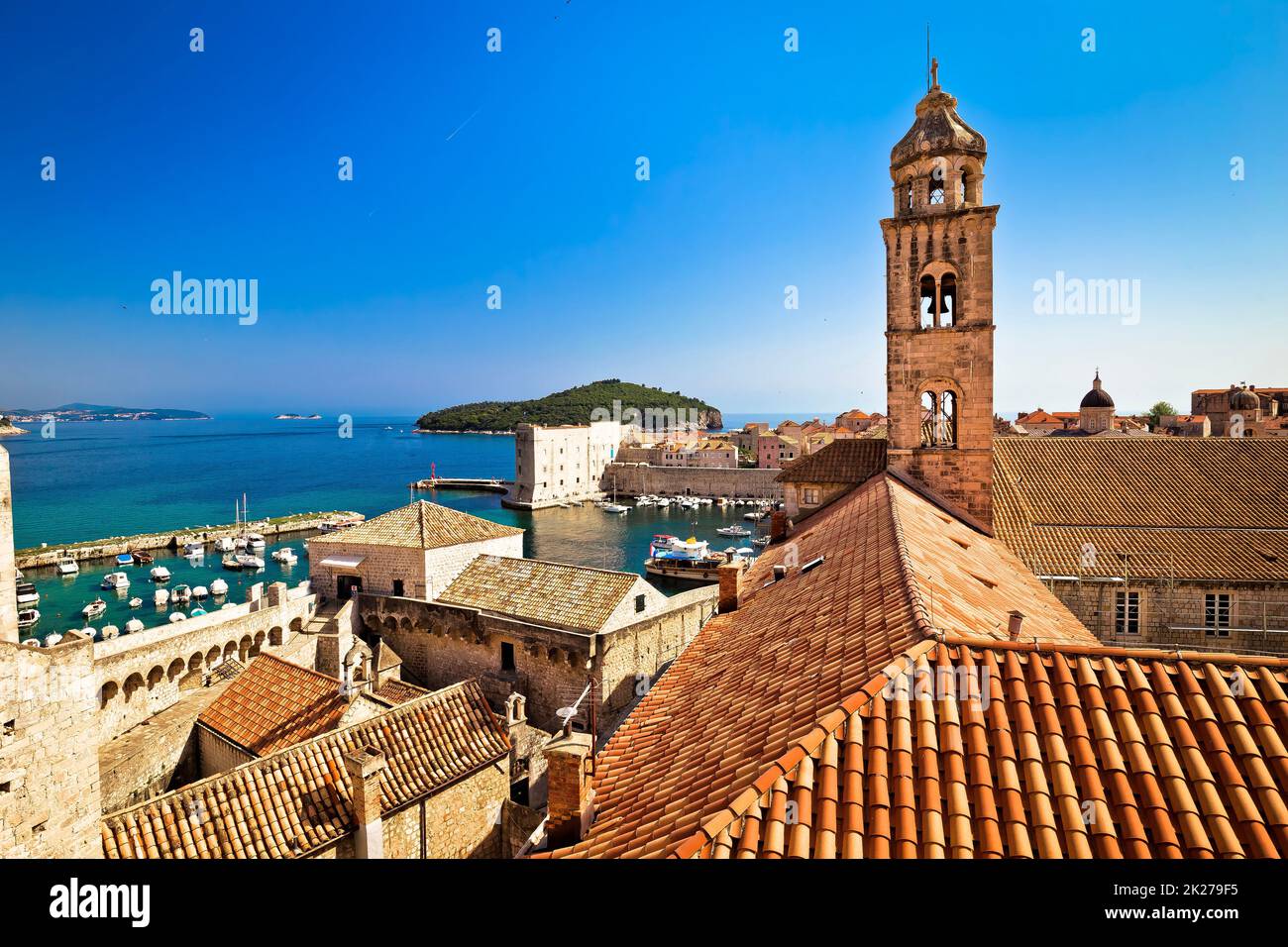 Dubrovnik. Vista panoramica delle mura storiche e dell'architettura di Dubrovnik Foto Stock