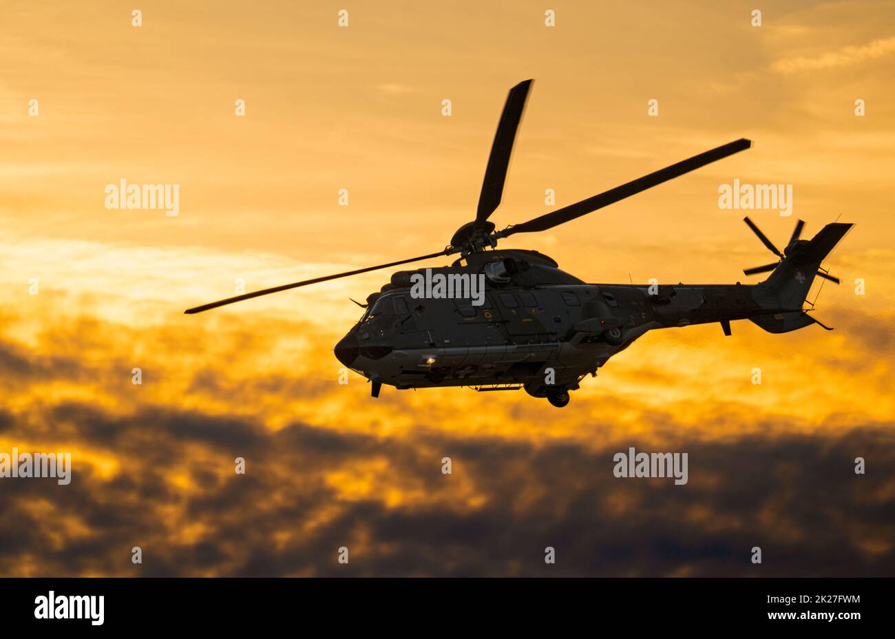 Elicottero di salvataggio Puma tramonto Leszno Antidotum Airshow Foto Stock