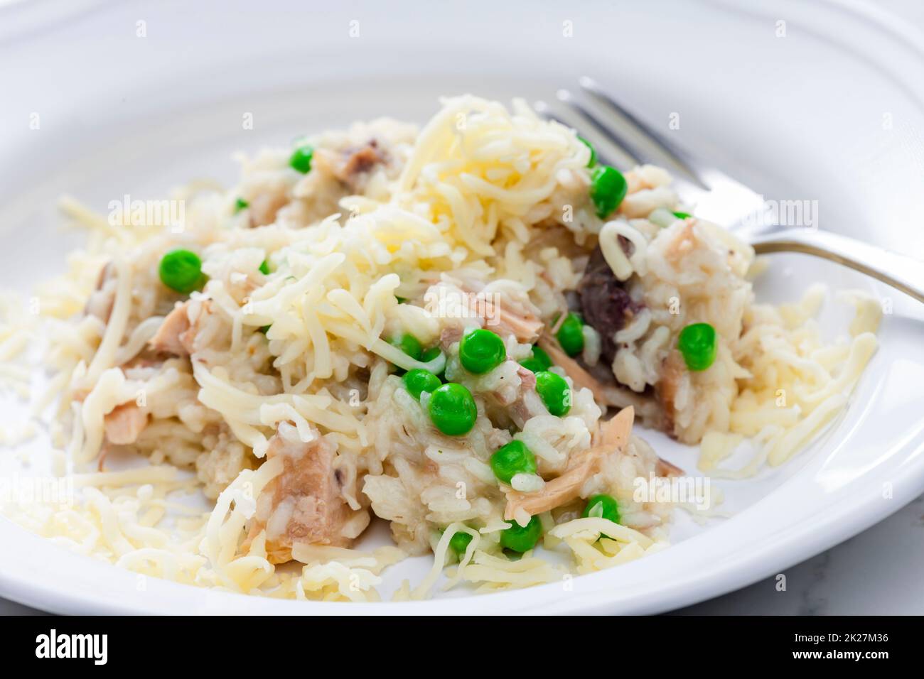Risotto ceco con carne di poutry e piselli verdi Foto Stock