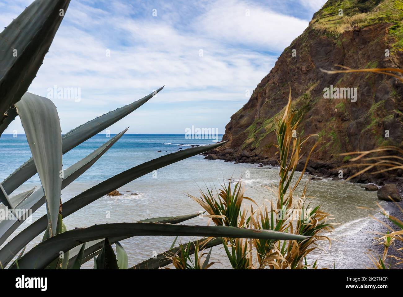 Vista idilliaca della spiaggia di Maiata sull'isola di Madeira Foto Stock