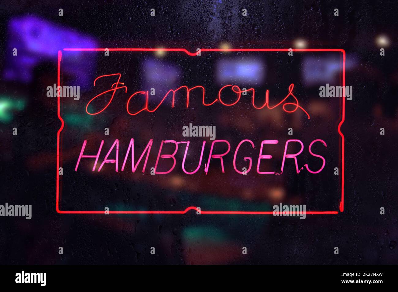 Vintage Famous Hamburgers Sign in Rainy Window Foto Stock