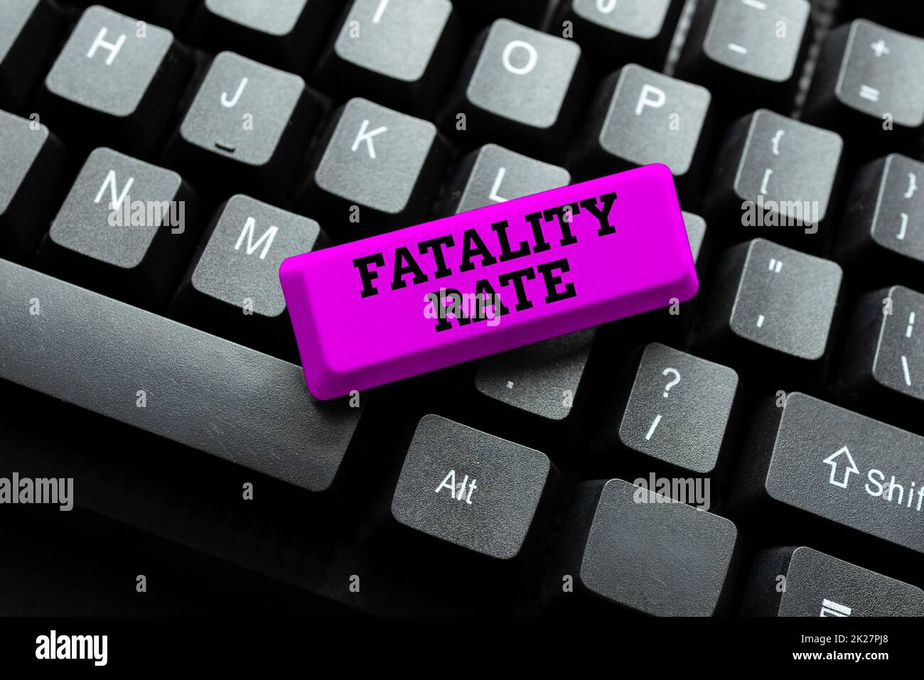 Testo che mostra la percentuale di Fatalità inspiratoria. Parola per il numero calcolato di morti in un intervallo specifico di periodo inserendo nuovi codici di programmazione, digitando storie brevi emotive Foto Stock